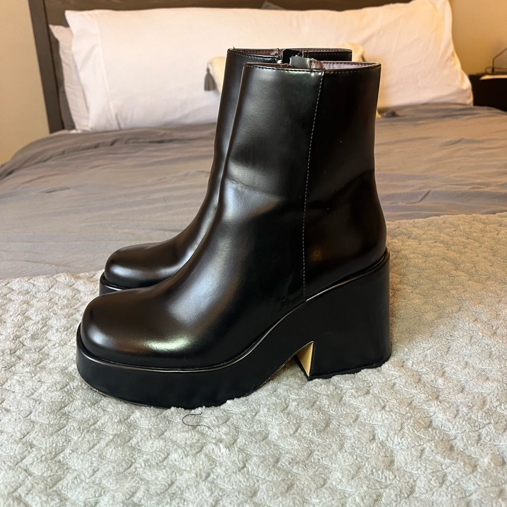 H&M chunky black boots!